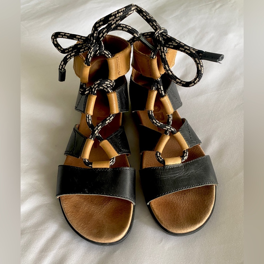 Sorel Torpeda Gladiator Lace ll Sandals. Size 9 women’s, black and brown.